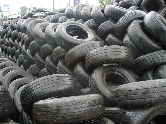 Dân Anh tái sử dụng lốp xe cũ vì muốn tiết kiệm